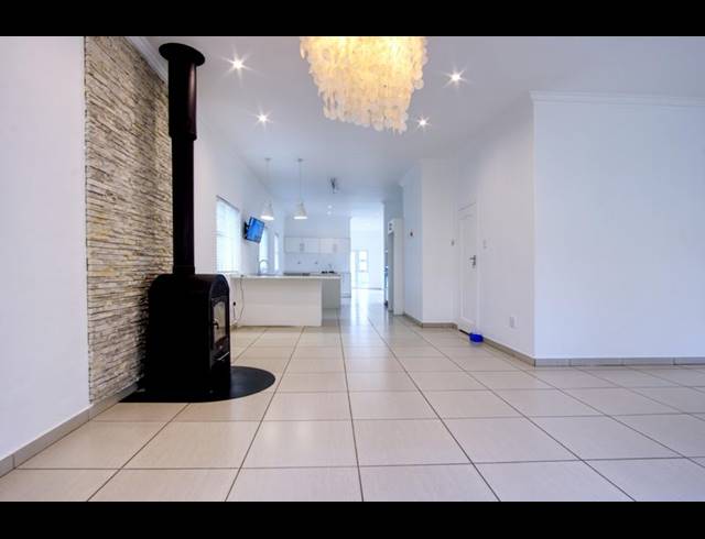 3 BEDROOM HOUSE FOR SALE IN LINDEN